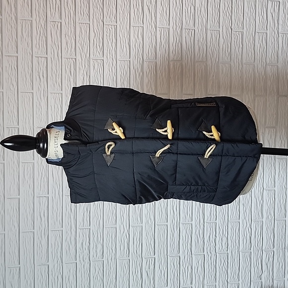 Legendary Whitetails Vest - Picture 1 of 3